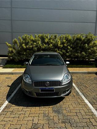 FIAT LINEA 1.8 LX 16V FLEX 4P AUTOMATIZADO FIAT LINEA 1.8 LX 16V FLEX 4P AUTOMATIZADO